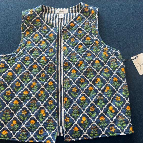 Floral Quilted Vest with Blue and Yellow diamond Pattern🔥get in on the trend🔥 - Picture 1 of 9